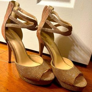 Gold heels excellent condition